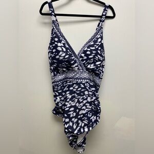 4 for $25 💙 BloomChic Patterned One-Piece Swimsuit 💙 - Size 26